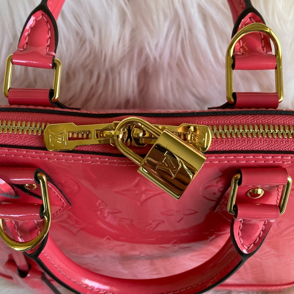 ✨💗Louis Vuitton💗✨ Vernis Alma PM Rose Litchi MINT CONDITION - Picture 5 of 17